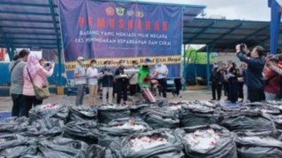 Ribuan Batang Rokok dan Ratusan Liter Minuman Beralkohol Dimusnahkan Dirjend Bea Dan Cukai KPPBC TMP B Palembang