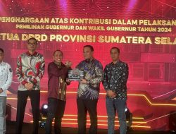 Ketua DPRD Sumsel Terima Anugerah Penghargaan Dari KPU Sumsel
